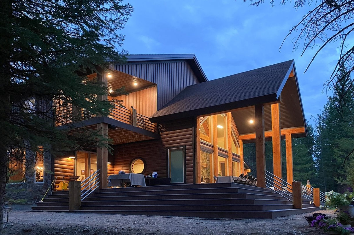 Red Cedar finish by Steelscape on a Residential House