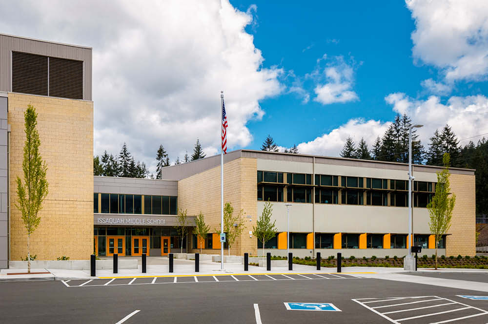 Issaquah Middle School in Issaquah, WA features Colonial Red